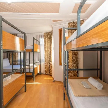 אכסניה Taksim Wooden House *