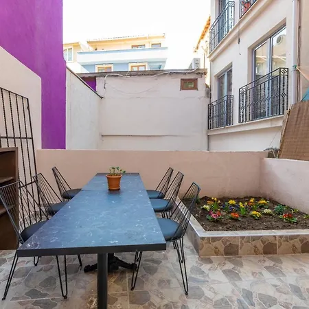 Taksim Wooden House Albergue *