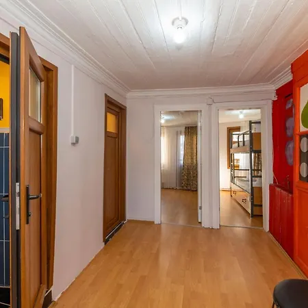 Taksim Wooden House Hostal *