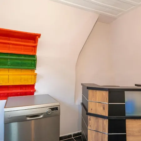 Taksim Wooden House بيت شباب *