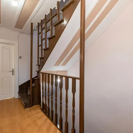 Taksim Wooden House * اسطنبول